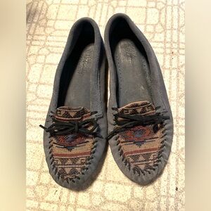 Minnetonka ladies 10